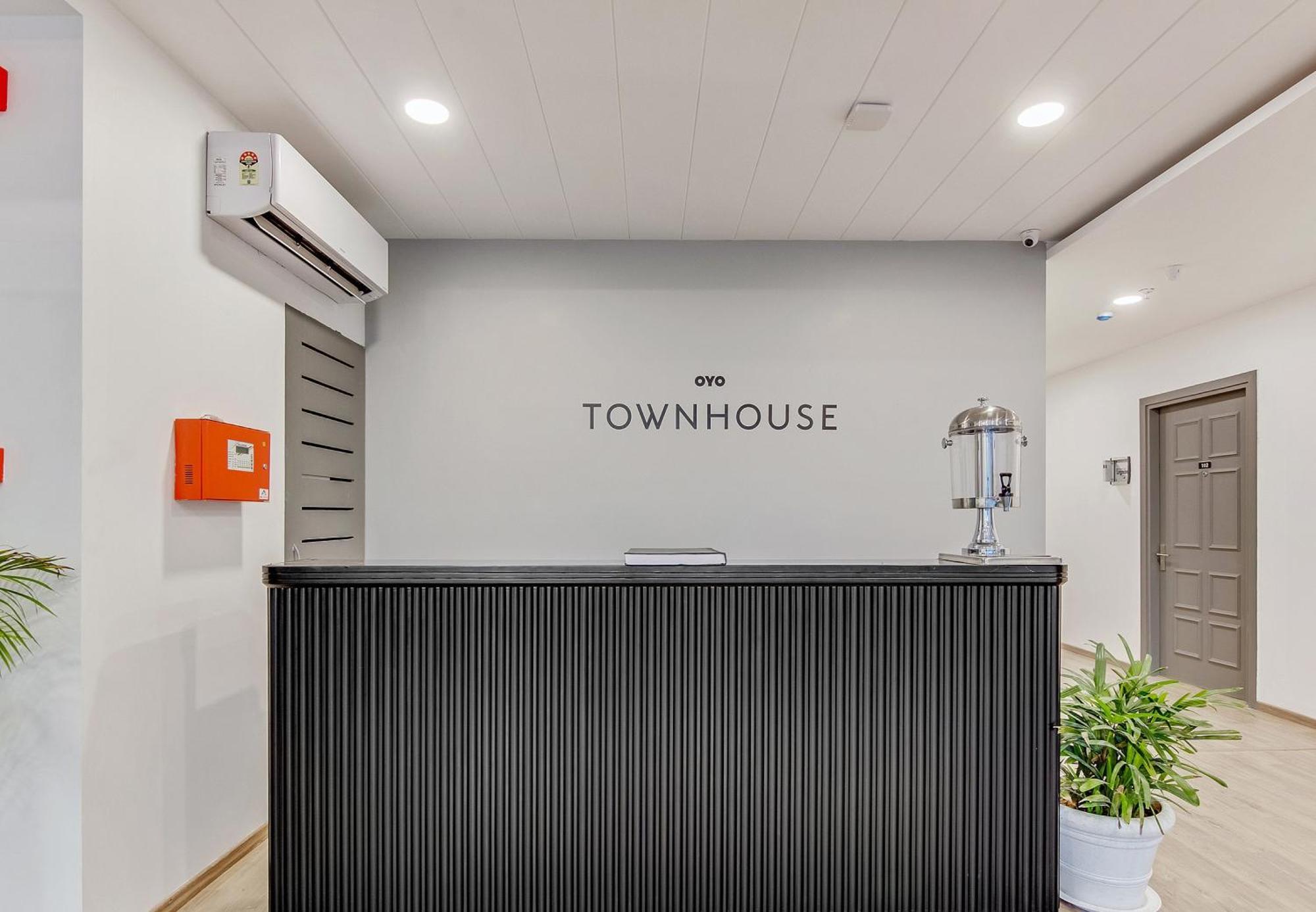 Townhouse Sector 49 Near Logix City Centre Noida Exteriér fotografie